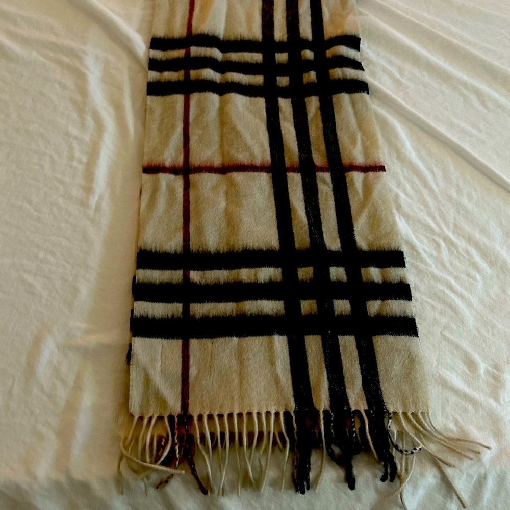 Burberry scarf never used